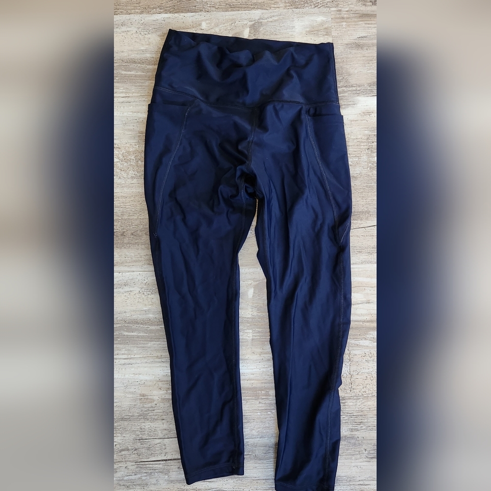 Vie active size medium blue crops